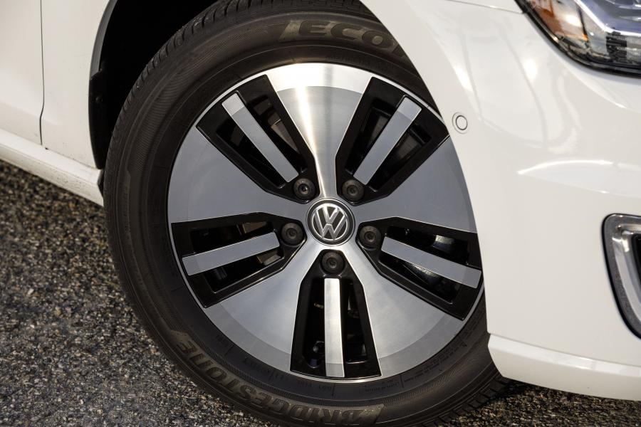 Колеса Volkswagen e-Golf 2017 года  (NA) (фото 32 из 32)